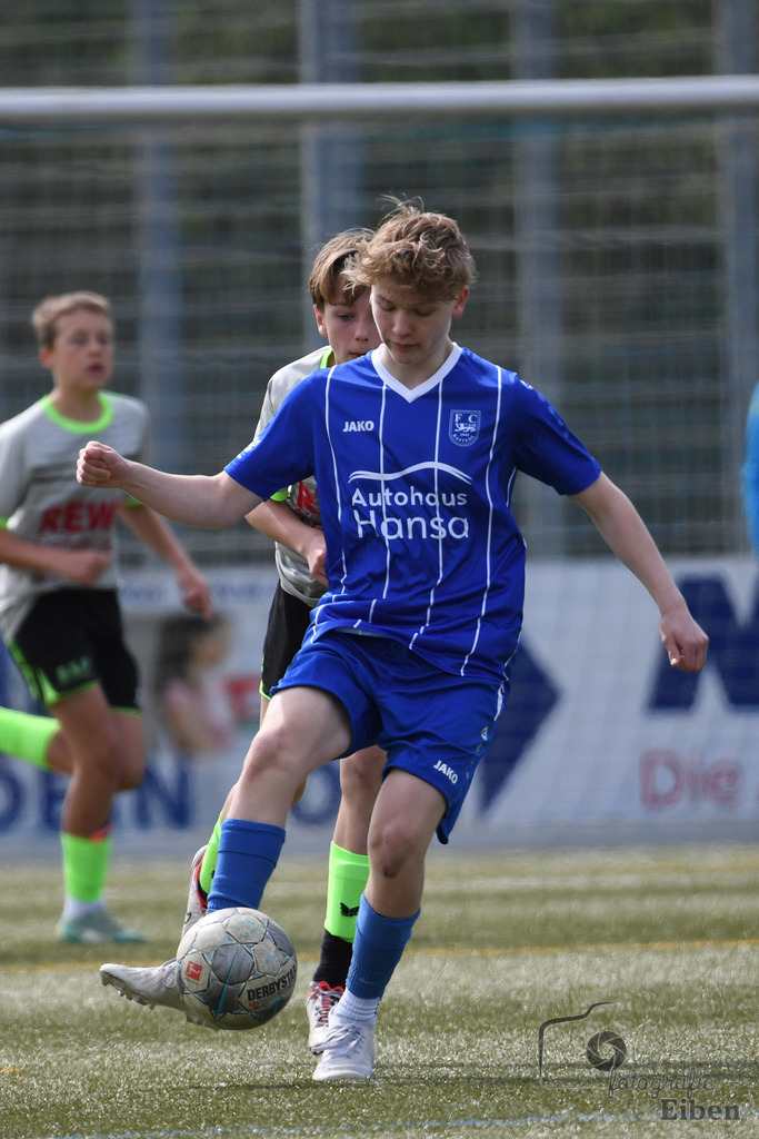 FC Rastede-JFV Edewecht 2 | C-Jugend Bezirksliga; FC Rastede (blau)-JFV Edewecht 2 (grün) am 13.04.2024; in Rastede (Sportanlage Köttersweg), Photo: Philip Eiben 2024 - Realisiert mit Pictrs.com