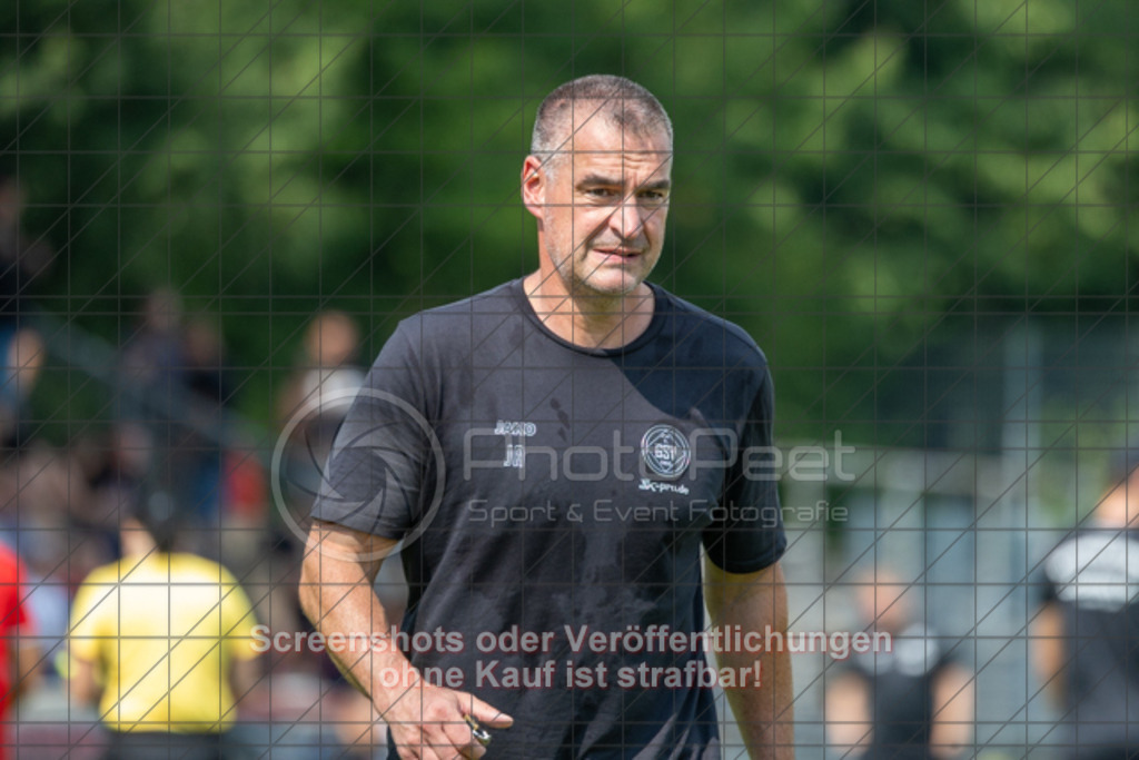 20250816_150810_0513 | #,1.Göppinger SV (rot) vs. FSV 08 Bietigheim-Bissingen (blau), Fußball, Oberliga BW, wfv, 03. Spieltag, Saison 2025/2026, Rasensportplatz Stadion SV Göppingen, Hohenstaufenstr. 116, 73033 Göppingen, 16.08.2025 - 14:00 Uhr,Foto: PhotoPeet-Sportfotografie/Peter Harich