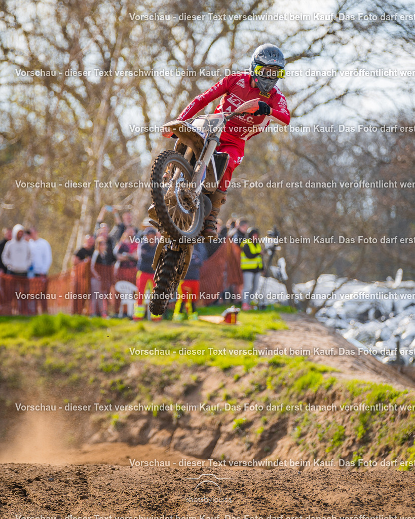04_13_Bensdorf_MX1-4038 | Sportfotografin aus Berlin-Brandenburg mit Fokus auf Motocross. Ich halte deine sportliche Leistung und echte Emotionen auf und neben der Strecke professionell fest. Entdecke die Fotos von deinem Rennen und bestelle sie direkt hier im Shop.