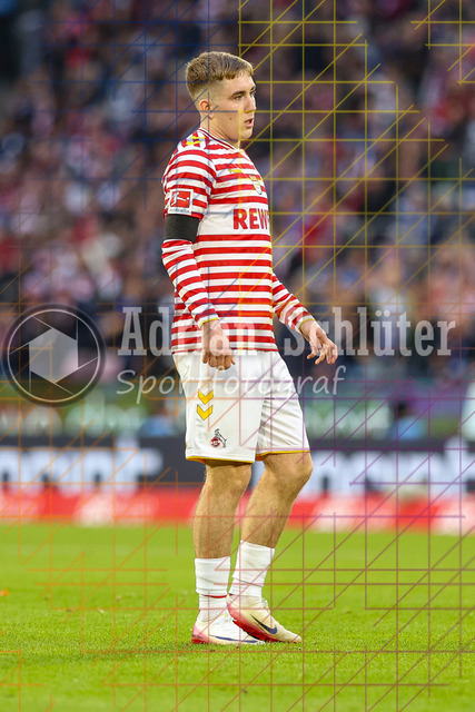 1. FC Köln vs Hamburger SV - 1. Bundesliga  | Köln, Deutschland, 02.11.25:   Isak Johannesson (1. FC Köln) schaut waehrend des Spiels der Bundesliga zwischen  1. FC Köln vs Hamburger SV in der RheinEnergieStadion(Foto von Brauer-Fotoagentur / Adrian Schlueter)