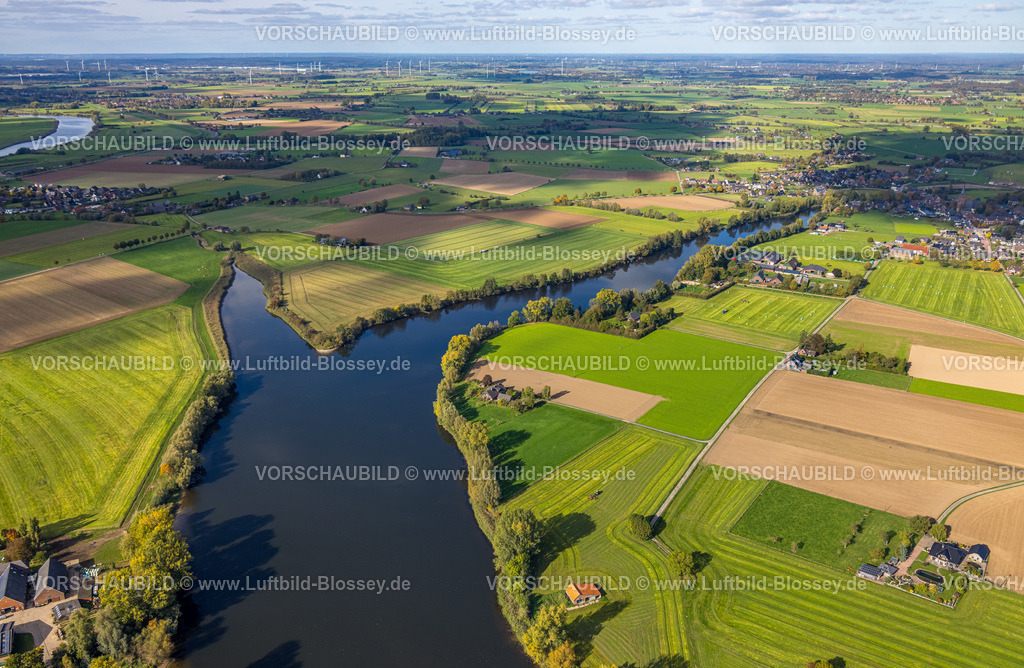 Rees251005021 | Luftbild, Landwehr und Millinger Meer, grüne Wiesen und Felder und Feldarbeit, Bienener Altrhein, Millinger und Hurler Meer, Wohnsiedlung Androp, Rees, Niederrhein, Nordrhein-Westfalen, Deutschland