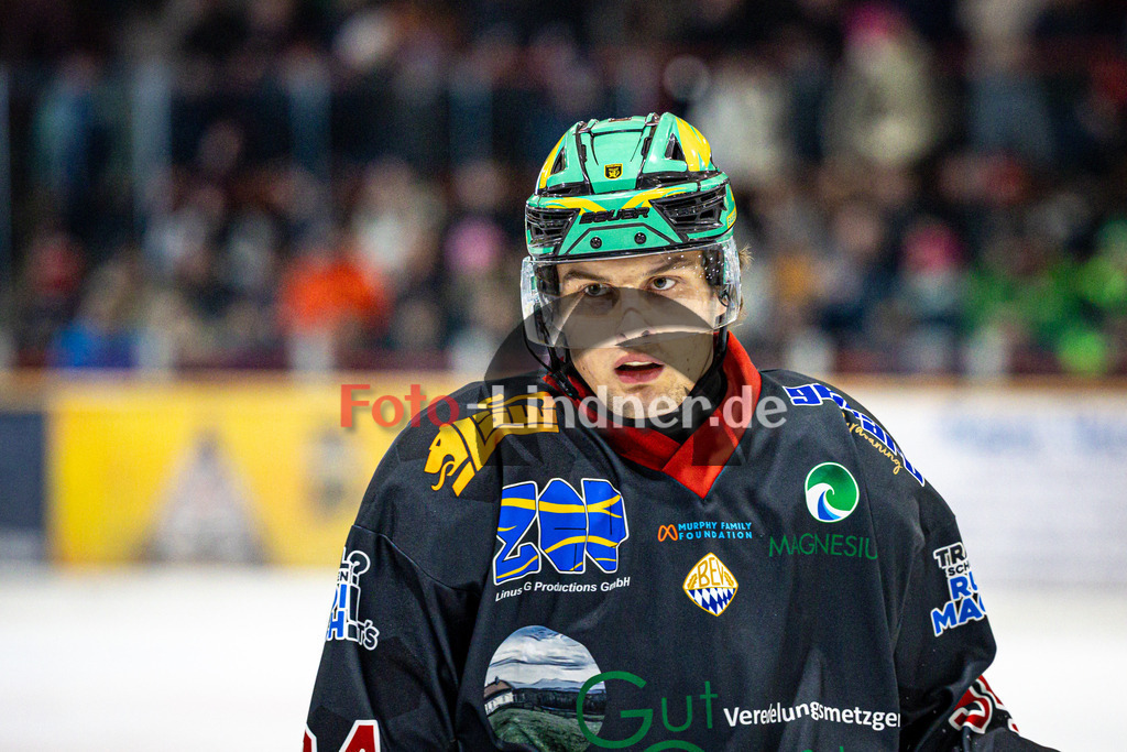 Peißenberg MINERS gegen EA Schongau MAMMUTS | Eishockey Bayernliga 2025/26 Vorrunde 20. Spieltag, Peißenberg MINERS gegen EA Schongau MAMMUTS, 20251221,Korbinian HOPPER (MINERS 94) Portrait,2025-12-21 in Peißenberg (flatbuy Arena Peißenberg), Korbinian HOPPER (MINERS 94)Copyright: WolfgangxLindner www.foto-lindner.de