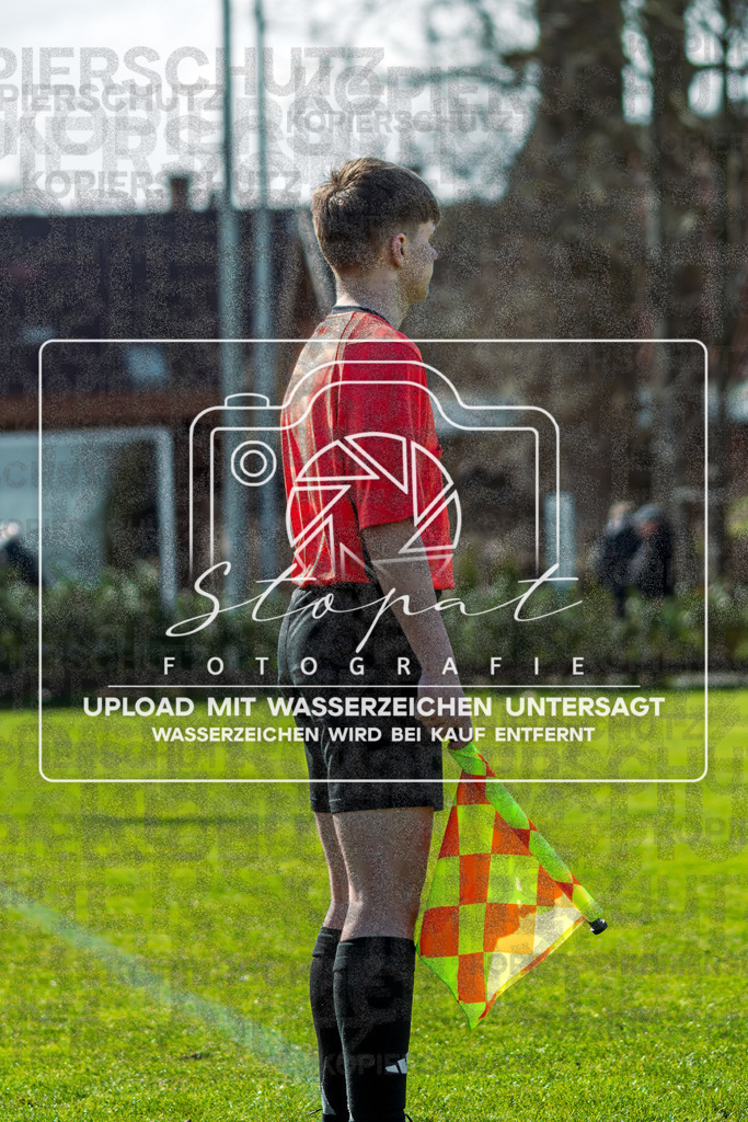 FGFS-SGA-1043 | Justin Brandt (Schiedsrichter) beim Herren Kreisliga HK Spiel zwischen FG Fulde-Stellichte und SG Allertal im Fulder Zentralstadion, Fulde (Simon Paul Stopat) - Realisiert mit Pictrs.com