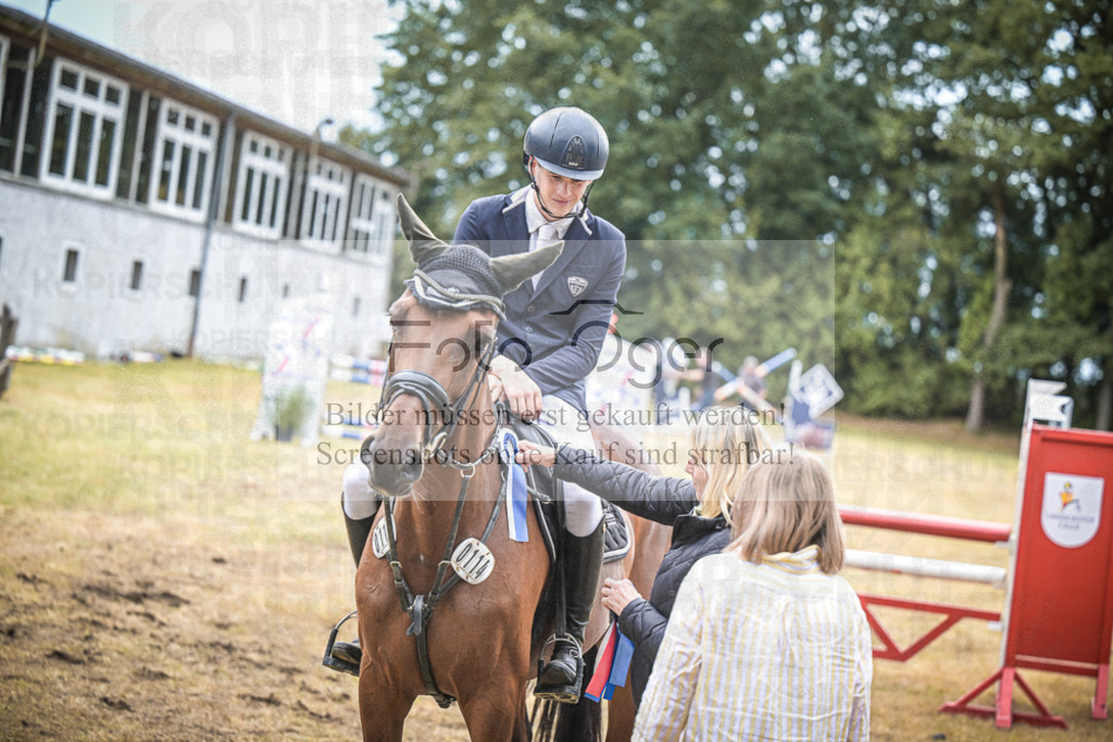 DOS_0011 | Entdecke hochwertige Reitturnierfotos von Foto Oger. Professionell, emotional und authentisch – jetzt Lieblingsmomente im Shop bestellen.Deutschlandweite Turnierfotografie. - Realisiert mit Pictrs.com