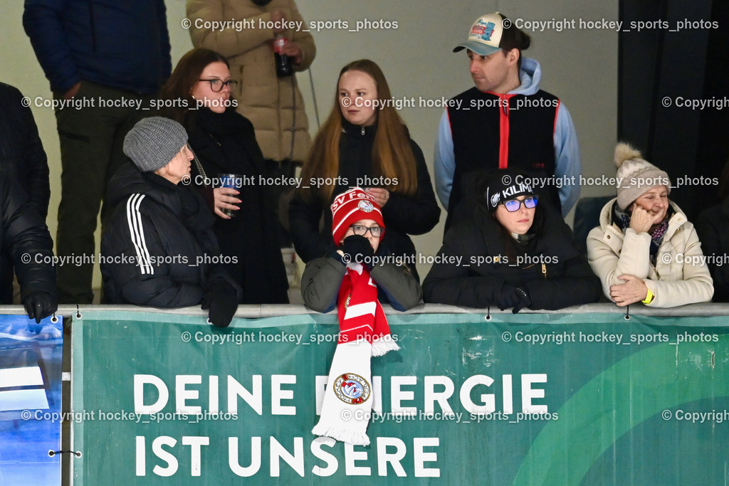 ESC Steindorf vs. ESV Ferlach  | Einsamer und trauriger ESV Ferlach Fan mit Schal, ESC Steindorf vs. ESV Ferlach , ESC Steindorf vs. ESV Ferlach  am 15.02.2026 in Steindorf (Ossiachersee Halle), Austria, (Photo by Bernd Stefan)