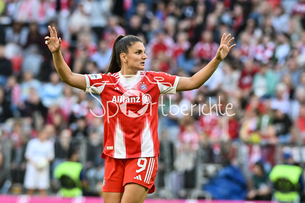FC Bayern München - Bayer 04 Leverkusen | im Bild Jovana DAMNJAVOVIC (FCB #9) / Einzelfoto / Freisteller / Google Pixel Frauen-Bundsliga: FC Bayern München - Bayer 04 Leverkusen; Allianz Arena am 06.09.2025