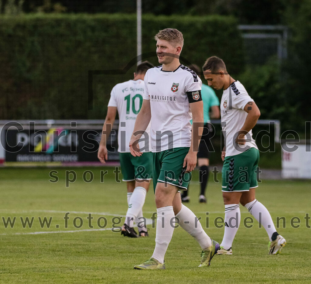 2023-08-18_008_FC_Schwaig_gegen_TSV_Kastl | Oberding, Deutschland, 18.08.2023:
Fußball, Landesliga Südost 2023 / 2024, 7. Spieltag, FC Schwaig gegen TSV Kastl, Endergebnis: 2:2

Tobias Jell (FC Schwaig, #2)

Foto: Christian Riedel / fotografie-riedel.net
