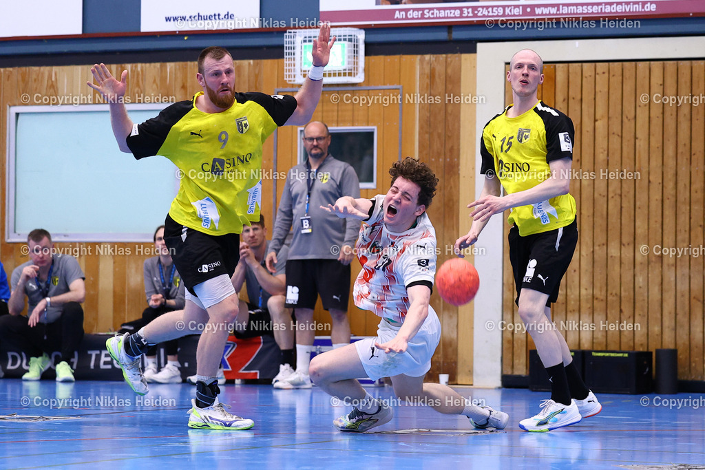 NH_TSVAltenholz_FuechseBerlinII_HandballMaenner3Liga_02052026 | #9 Lars Meereis (TSV Altenholz) und #15 Linus Dahmke (TSV Altenholz), #37 Julian Kusche (Füchse Berlin II)Handball I Herren I  3. Liga Männer - Staffel Nord-Ost I Saison 2025-2026 I 29. Spieltag I TSV Altenholz - Füchse Berlin Reinickendorf II I 02.05.2026 I Edgar-Meschkat-Halle