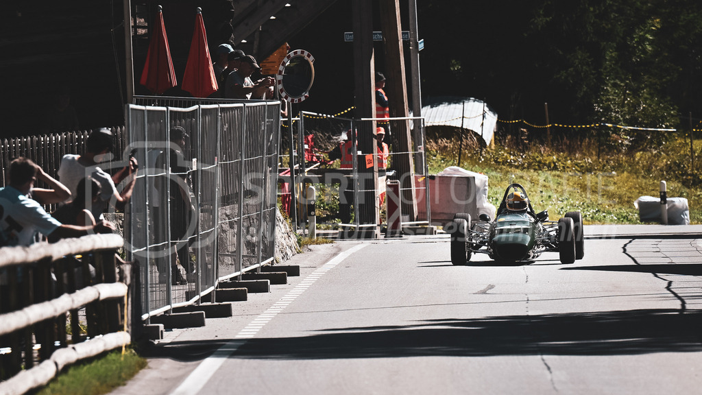 19. Arosa ClassicCar 2023 - 2. September 2023 | 19. Arosa ClassicCar 2023
Arosa, Schweiz
Gentilesca Bruno aus Wettingen mit der Startnummer 253 in einem Merlyn MK 20, Jahrgang 1971, in der Klasse Classic Trophy.
@arosaclassiccar, @arosa.official, #arosaclassiccar, #arosa, #76curves, #classiccar
Bild: Sportfotografie Markus Aeschimann | www.markus-aeschimann.ch - Realisiert mit Pictrs.com