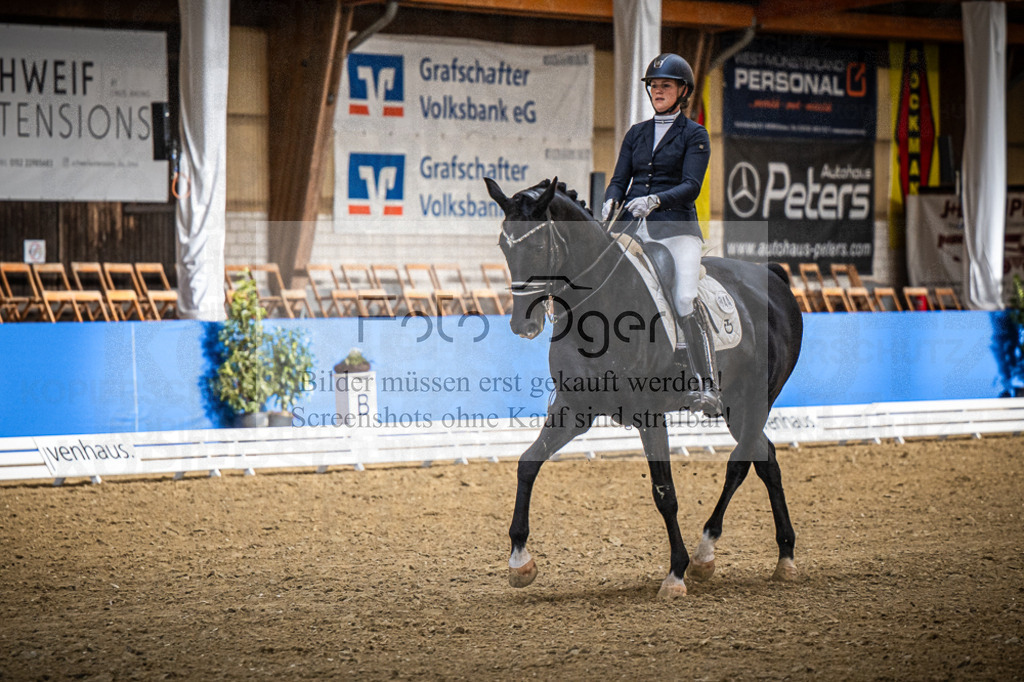DOS_0893 | Entdecke hochwertige Reitturnierfotos von Foto Oger. Professionell, emotional und authentisch – jetzt Lieblingsmomente im Shop bestellen.Deutschlandweite Turnierfotografie. - Realisiert mit Pictrs.com