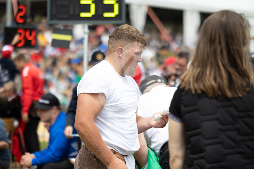 Rigi2025_1935 | Die Schwinger des Schwyzer Kantonalen Schwingerverbandes: Fotos, die Dynamik und Leidenschaft festhalten, sowie emotionale Momente aus dem traditionellen Schwingsport zeigen. - Realisiert mit Pictrs.com