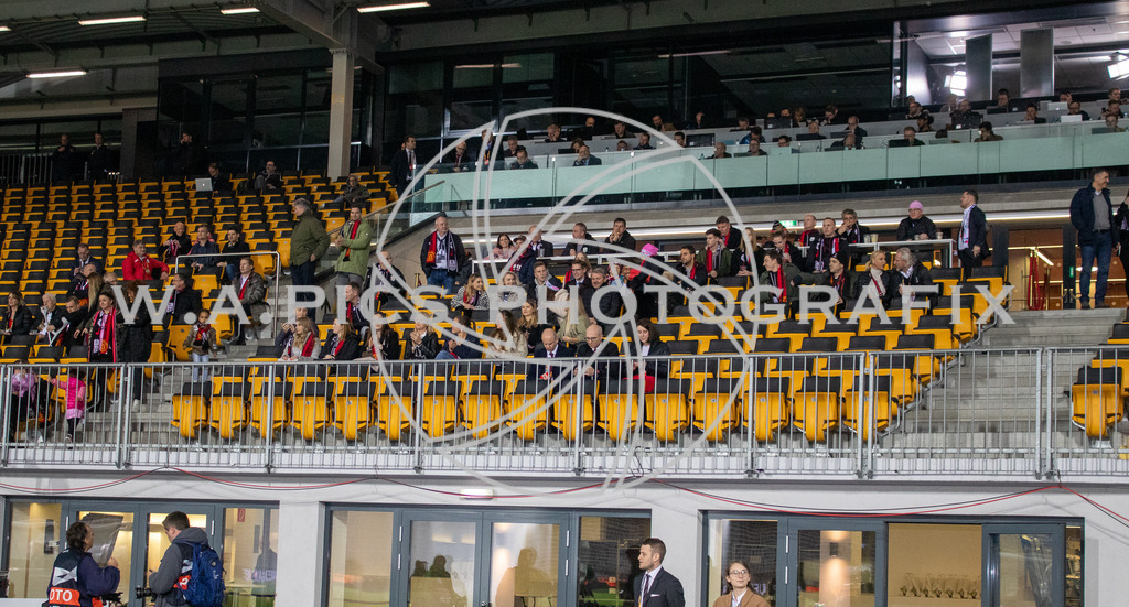 LASK Linz vs Manchester United | Linz, AUSTRIA 12.03.20 - SOCCER-EURO LEAGUE, LASK Linz vs Manchester United  Image shows: a few fans
Photo: Sportmediapics.com/ Andreas Willdoner