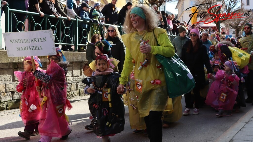 fasching-mariazell2025 (38) | Mit meiner Kamera halte ich besondere Augenblicke, faszinierende Landschaften und interessante Details fest. Dabei entstehen ganz unterschiedliche Aufnahmen – von stimmungsvollen Landschaftsfotografien und beeindruckenden Drohnenaufnahmen über Pressefotos - Realisiert mit Pictrs.com