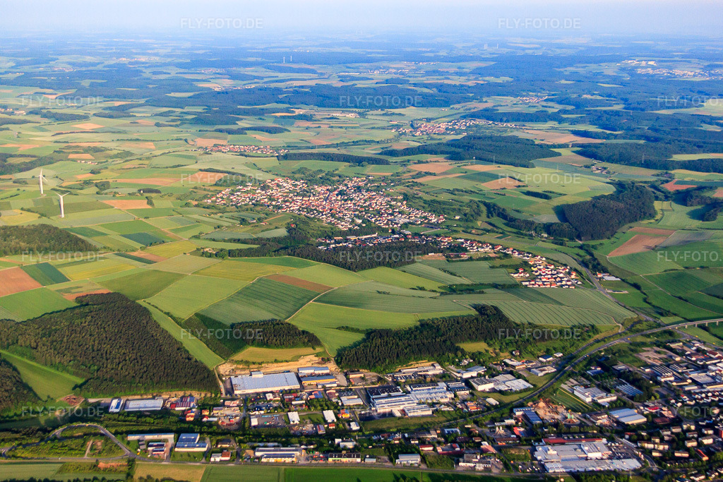 Luftbild: Ortsansicht von Westen im Ortsteil Hettingen in Buchen im Bundesland Baden-Württemberg in Deutschland. – Foto: IMG_66302.jpg vom 30.05.2014 durch Werner Riehm/FLY-FOTO.de – Auflösung des Originals: 4752 x 3168 px