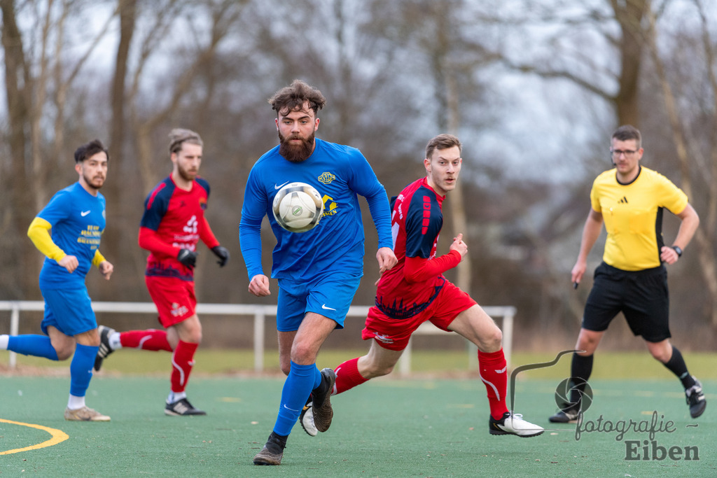 GVO Oldenburg-VFL Germania Leer | Herren Bezirks-Testspiel; GVO Oldenburg (rot)-VFL Germania Leer (blau) am 02.03.2025 in Oldenburger (Sportpark Osternburg); Photo: Philip Eiben 2025 - Realisiert mit Pictrs.com