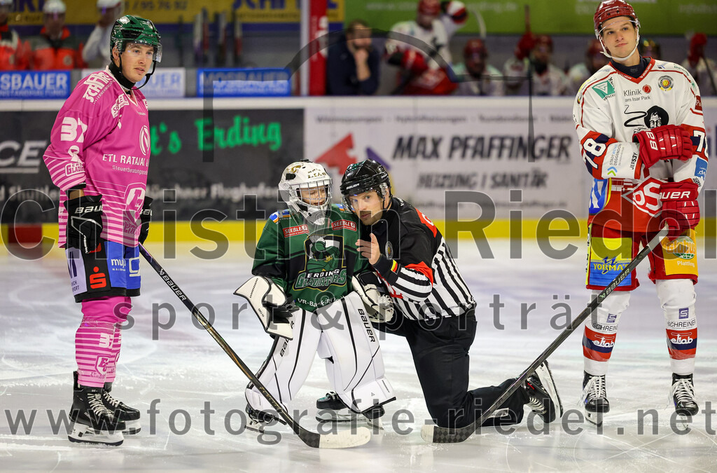 2025-10-24_025_TSV_Erding_gegen_Deggendorfer_SC | Erding, Deutschland, 24.10.2025:Eishockey, Oberliga Süd 2025 / 2026, 11. Spieltag, TSV Erding gegen Deggendorfer SC, Endergebnis: 2:4Thomas Matheson (Erding Gladiators, #37), Harrison Roy (Deggendorfer SC, #78)Foto: Christian Riedel / fotografie-riedel.net