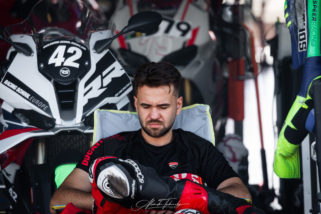 Ducati Trackday Hockenheimring 2026 | Entdecken Sie die faszinierende Welt von Alexander Tschuncky Arts: Kreative Fotografie, atemberaubende Automobilkunst und hochwertiger Bilderdruck. Lassen Sie sich inspirieren! - Realisiert mit Pictrs.com