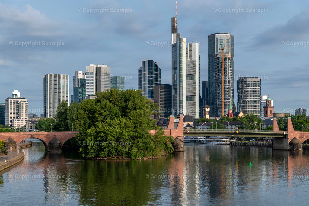 PAR_Skyline_Frankfurt_Day24 | sparepix - Realisiert mit Pictrs.com