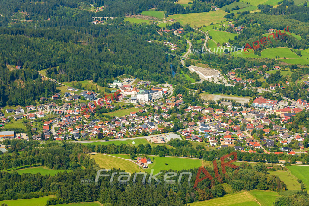 luftaufnahme-zwiesel-vs-google-maps-5271-jahr-2025 | Luftaufnahme von Zwiesel - Die Luftaufnahme wurde 2025 vom UL-Flugzeug heraus erstellt ( keine Drohne ) - Hochauflösende Luftaufnahme - für professionelle Ausdrucke geeignet. Die Geschenkidee !Mit Lizenz und Bildrechte bestellbar
