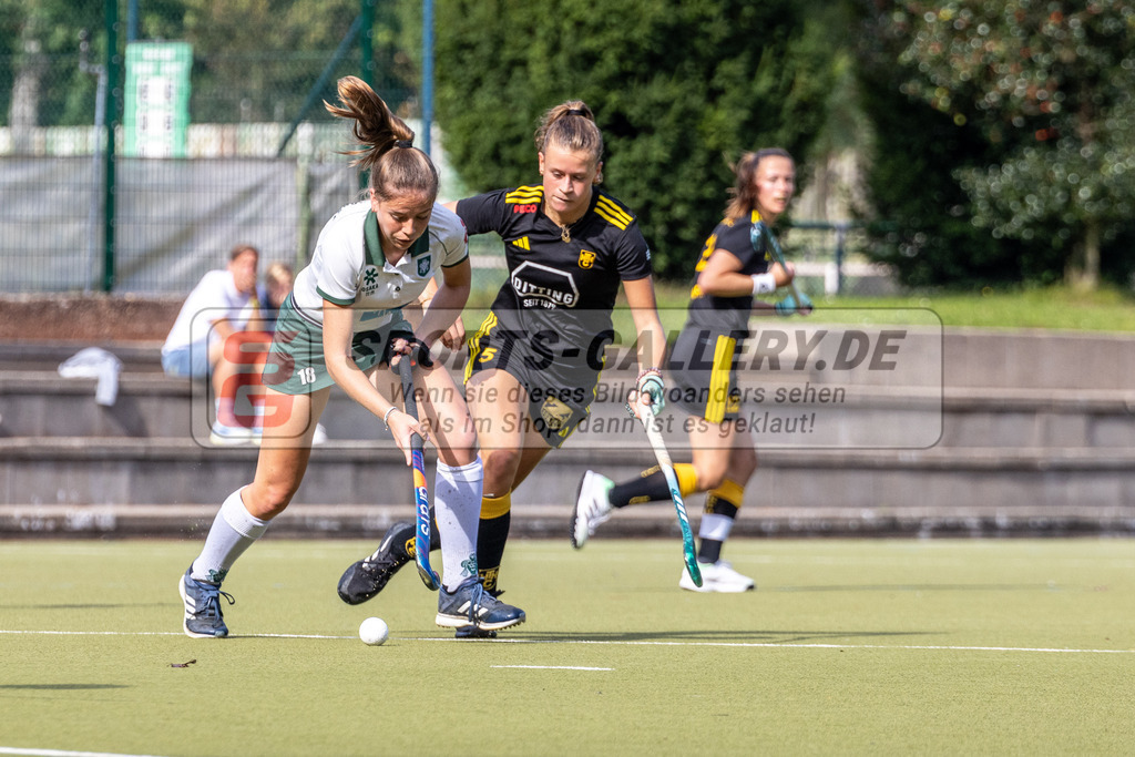 MJ_01.10.2023_F_UHTC-HTHC-35 | Carla Schrafen (Uhlenhorst Mülheim #18) & Emilia Landshut (Harvestehuder THC #5), Uhlenhorst Mülheim - Harvestehuder THC am 1.10.2023 im Waldstadion, Mülheim a. d. Ruhr