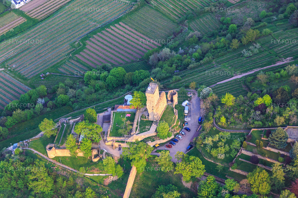 Luftbild: Wehrmauer zur Wachtenburg (Ruine 