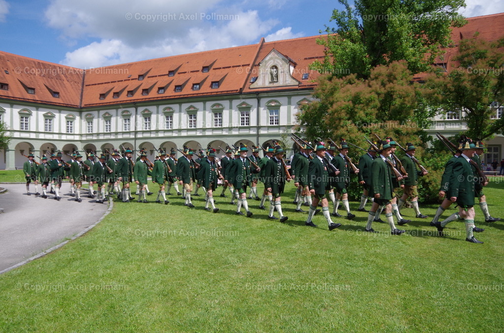 IMGP7104 | fotografiert von Axel PollmannLeonhardi Wallfahrt Benediktbeuern und Murnau, Fronleichnam, Fasching, Landschaft im Loisachtal und Benediktbeuern  - Realisiert mit Pictrs.com