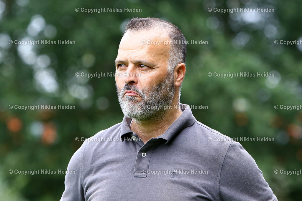 NH_FCTürkiye_NiendorferTSV_OberligaHamburg_17082024 | Ali Farhadi (Trainer, Niendorfer TSV)Fußball I Herren I Gamesright Oberliga Hamburg I Saison 2024-2025 I 3. Spieltag I FC Türkiye - Niendorfer TSVI 17.08..2024 I Sportplatz Fährstraße