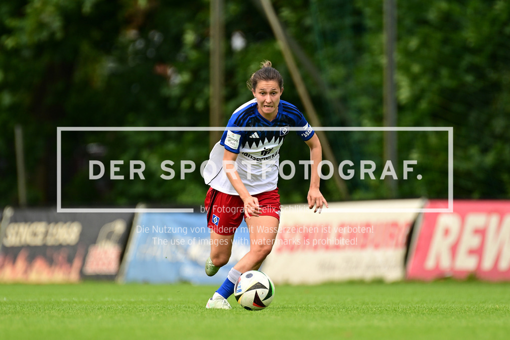 Fußball I Frauen I Saison 2025-2026 I Testspiel I Hamburger SV - Holstein Kiel I 54971 | Nahaufnahme, Einzelfoto, Freisteller, Portrait, Porträt, Einzelbild, Einzelfoto, Körper: Maria Mikolajova (27, Hamburger SV) - Realisiert mit Pictrs.com