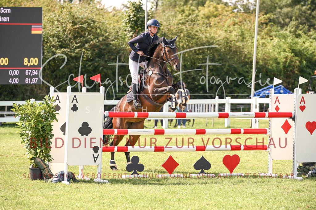 Schugtsche-Düren.2024-10.Springprf.M_-33 | Schugtsche Fotografie - Realisiert mit Pictrs.com