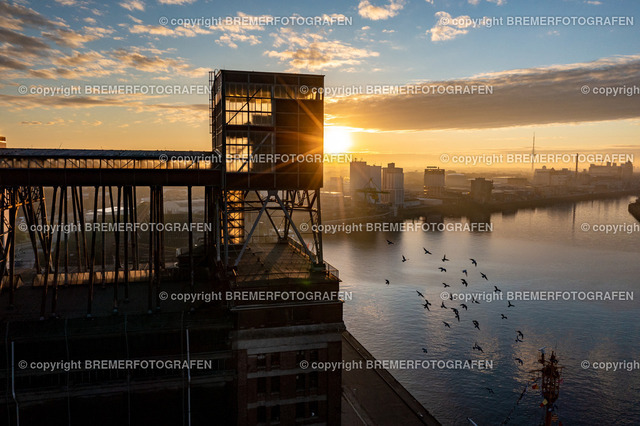 DJI_0073 | 30.09.2022 Drohnenaufnahmen Dt. Schifffahrtstag 2022 Bremen Wendebecken / Weser