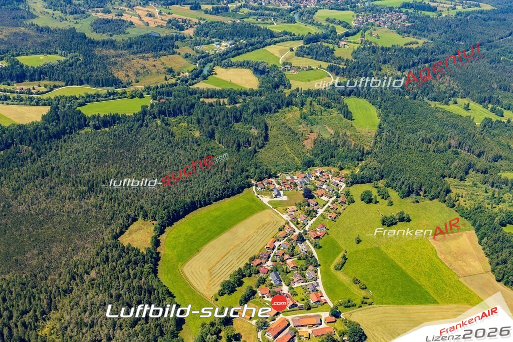 Klassische Luftaufnahme ohne Drohne zeigt:Mürnsee bei Bad Heilbrunn - Die Luftbildaufnahme wurde 2025 vom UL-Flugzeug heraus erstellt ( keine Drohne ) - Hochauflösende Luftaufnahme -Nicht vergleichbar mit Google Maps oder Satelittenbilder- Die Geschenkidee !Mit Lizenz und Bildrechte bestellbar