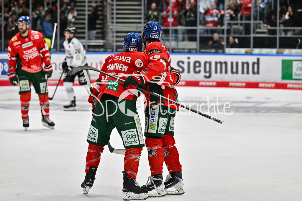 Augsburger Panther - Kölner Haie | Jubel der Panther nach dem Treffer zum 3-2 durch Riley DAMIANI (Augsburger Panther #19) / Tor / Torschuetze / Freude / Happy / DEL: Augsburger Panther - Kölner Haie; Curt Frenzel Stadion am 26.09.2025