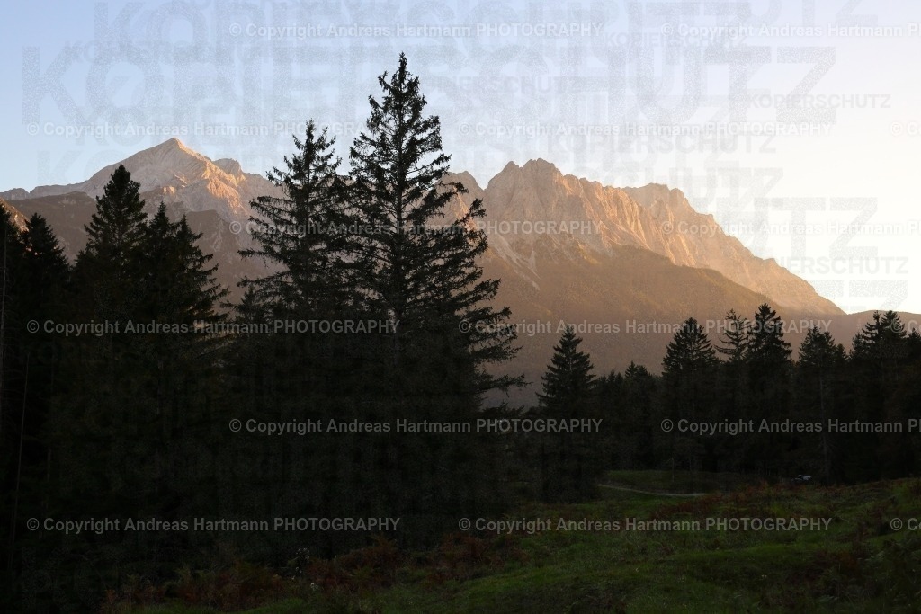 Alpenglühn im Karwendel | Alpenglühn im Karwendel mit Alpspitze und Zugspitze - Realisiert mit Pictrs.com