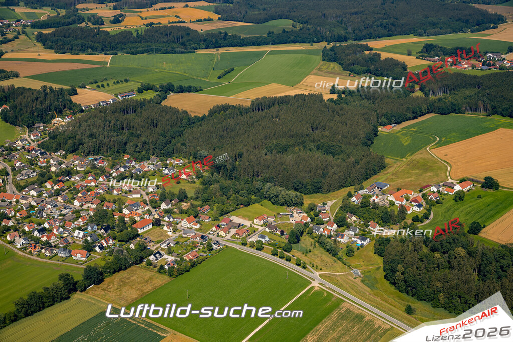 Das Luftbild zeigt : Bachern Friedberg - Die Luftaufnahme wurde 2024 vom UL-Flugzeug aus erstellt ( keine Drohne ) - Hochauflösende Luftaufnahme - Für grossformatige Ausdrucke geeignet. Die Geschenkidee !Mit Lizenz und Bildrechte bestellbar