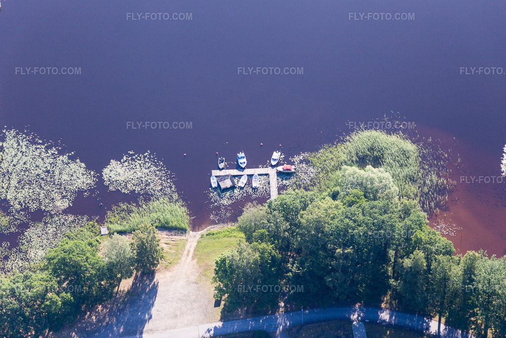 Aerial view: View of the town in Tvetaryd in the state Kronoberg, Sweden. – Photo: IMG_108150.jpg taken on 06/28/2018 by Werner Riehm/FLY-FOTO.com – Resolution of the original: 5472 x 3648 px