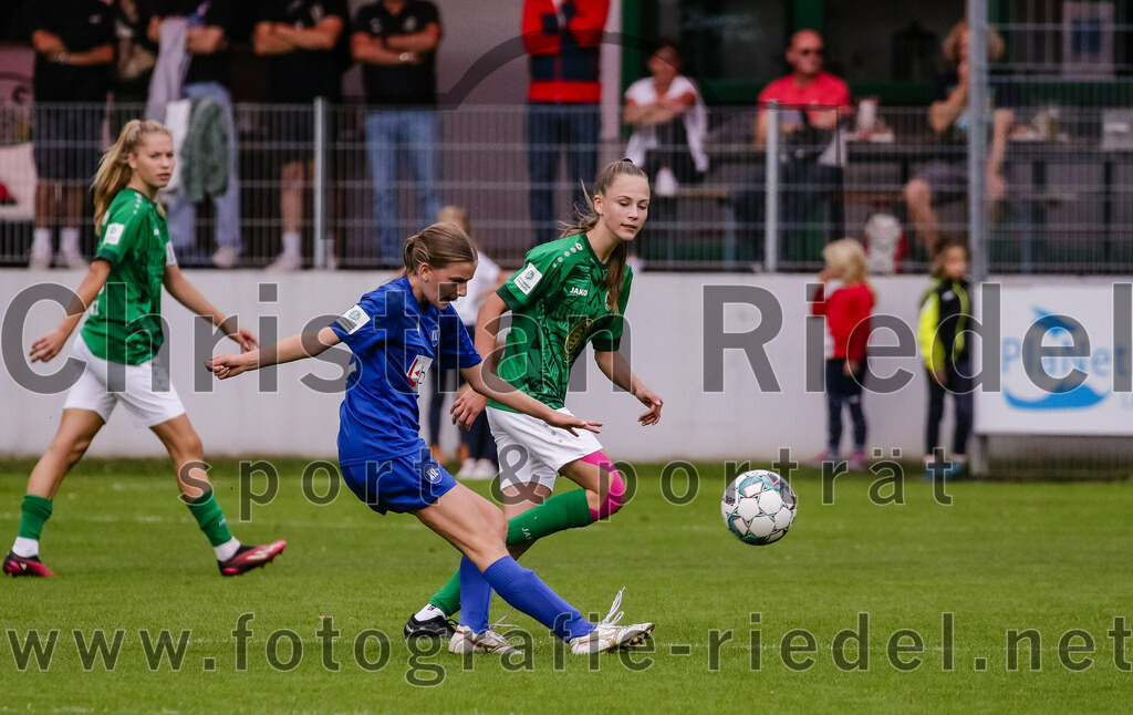 2023-10-07_080_FC_Forstern_gegen_Karlsruher_SC | Forstern, Deutschland, 07.10.2023:
Fußball, B-Juniorinnen-Bundesliga Süd 2023 / 2024, 4. Spieltag, FC Forstern gegen Karlsruher SC, Endergebnis: 1:1

Amelie Mayr (FC Forstern, #18)

Foto: Christian Riedel / fotografie-riedel.net