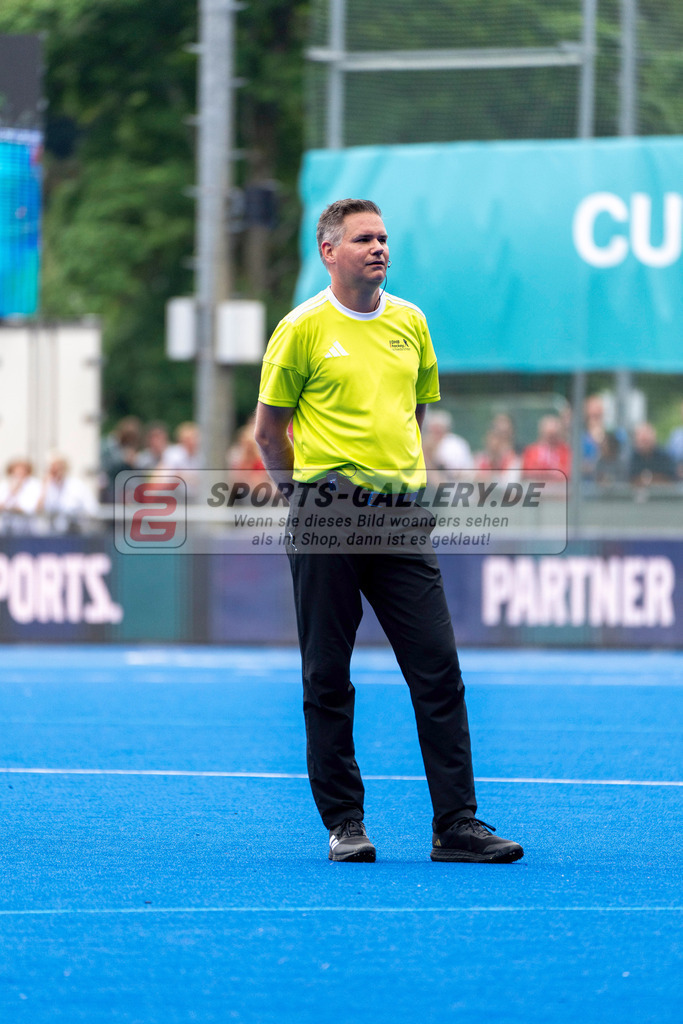 Final4_20250601-1455-HK108659 | Krefeld, Deutschland, 01.06.2025:  Feldhockey Final4 2025 – „Deutsche Feldhockey-Meisterschaften 2025“ Crefelder HTC - Rot-Weiss Köln (Finale Herren) im Gerd-Wellen-Hockeyanlage am 01.06.2025 in Krefeld, Deutschland. (Foto von Kramhöller/Fehrmann/Kaste)Krefeld, Germany, 01.06.2025: Feldhockey Final4 2025 – „Deutsche Feldhockey-Meisterschaften 2025“ Harvestehuder HTC - Düsseldorfer HC (Finale Damen) in Gerd-Wellen-Hockeyanlage at 01.06.2025 in Krefeld, Deutschland. (Foto from Kramhöller/Fehrmann/Kaste)