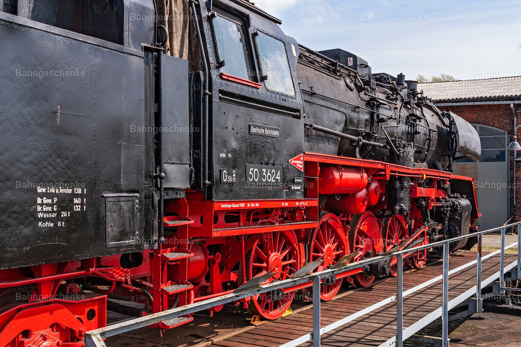 Salzwedel5036242p260408 | Stöbern Sie durch einzigartige Aufnahmen und finden die perfekte Aufnahme für jeden Eisenbahnentheusiast! Stellen Sie sich aus einer Reihe von Möglichkeiten wie der Druck auf Leinwände, Fotoposter, Kalender oder Magnetfotos Ihr Geschenk zusammen - Realisiert mit Pictrs.com