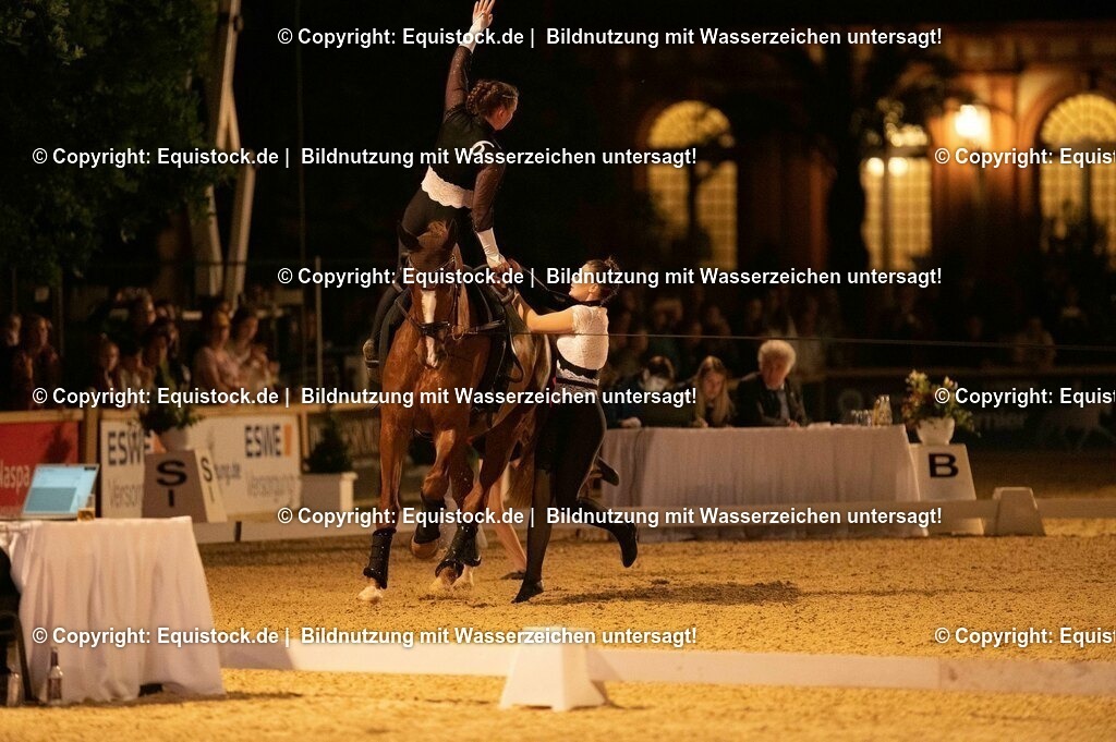 20230527_Voltigieren_NASPA_Flutlicht_1042 | equistock