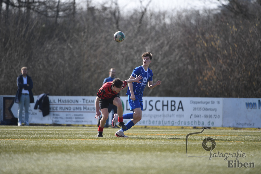 FC Rastede-JFV Leer | Bezirksliga B-Jugend; FC Rastede (blau)-JFV Leer (rot) am 08.03.2025; in Rastede (Sportanlage Köttersweg), Photo: Philip Eiben 2025 - Realisiert mit Pictrs.com