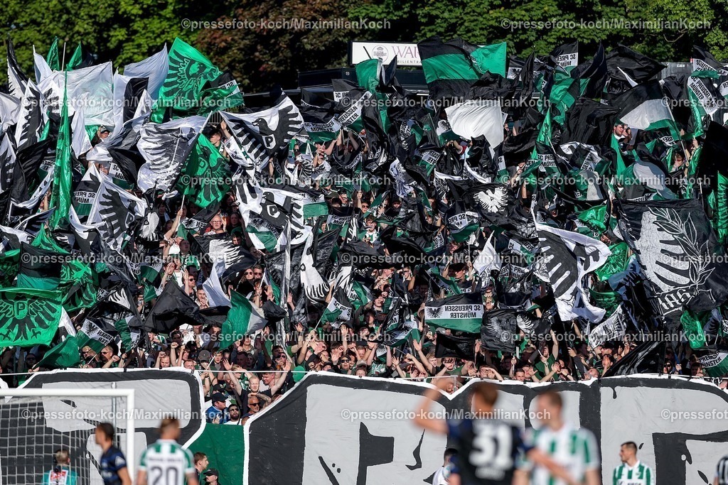 SCP09052502202 | 09.05.2025, Fußball, Preußen Münster - Hertha BSC, 2. Fußball Bundesliga, 33. Spieltag, Preußenstadion, Saison 2024 2025: Choreografie in der Fankurve - Fahnen werden geschwenktDFB regulations prohibit any use of photographs as image sequences and or quasi-video.