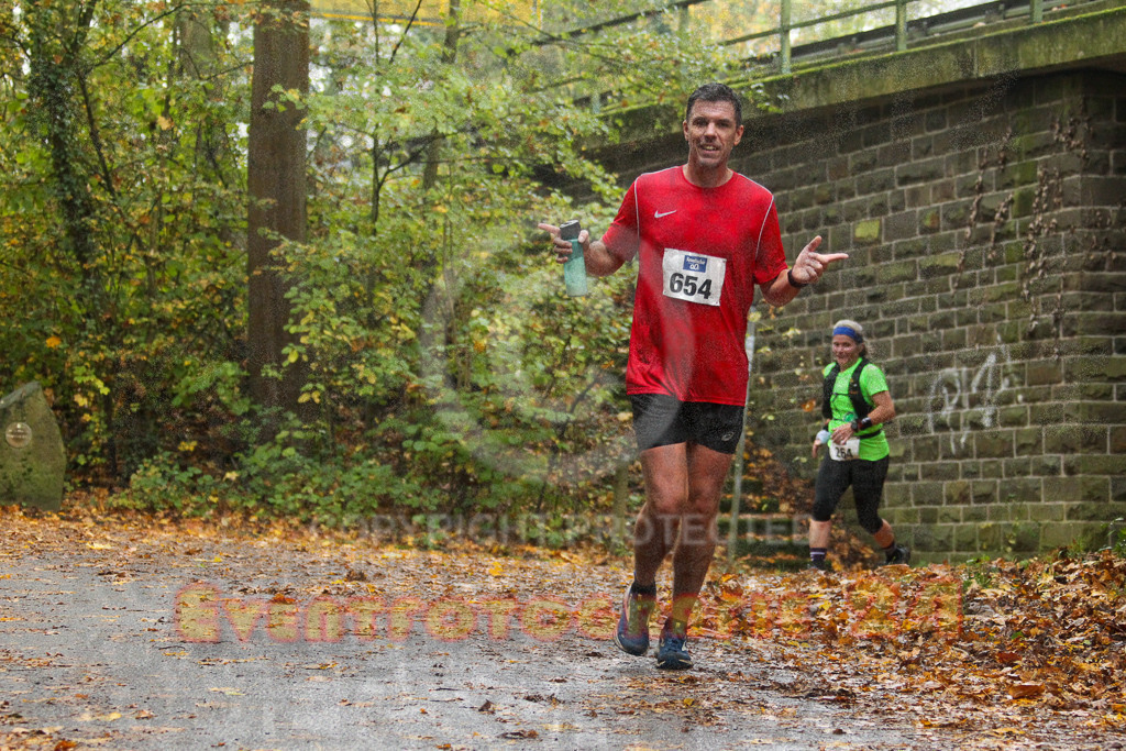 241027_1247_EV4_7720 | Sportfotografie im Rhein-Sieg Kreis, Köln, Bonn, NRW, Rheinland Pfalz, Hessen, etc. Unser Tätigkeitsfeld umfasst den Laufsport vom Volkslauf über den Marathon, Duathlon, Triathon bis zum Ultralauf wie Kölnpfad Ultra oder Schindertrail.