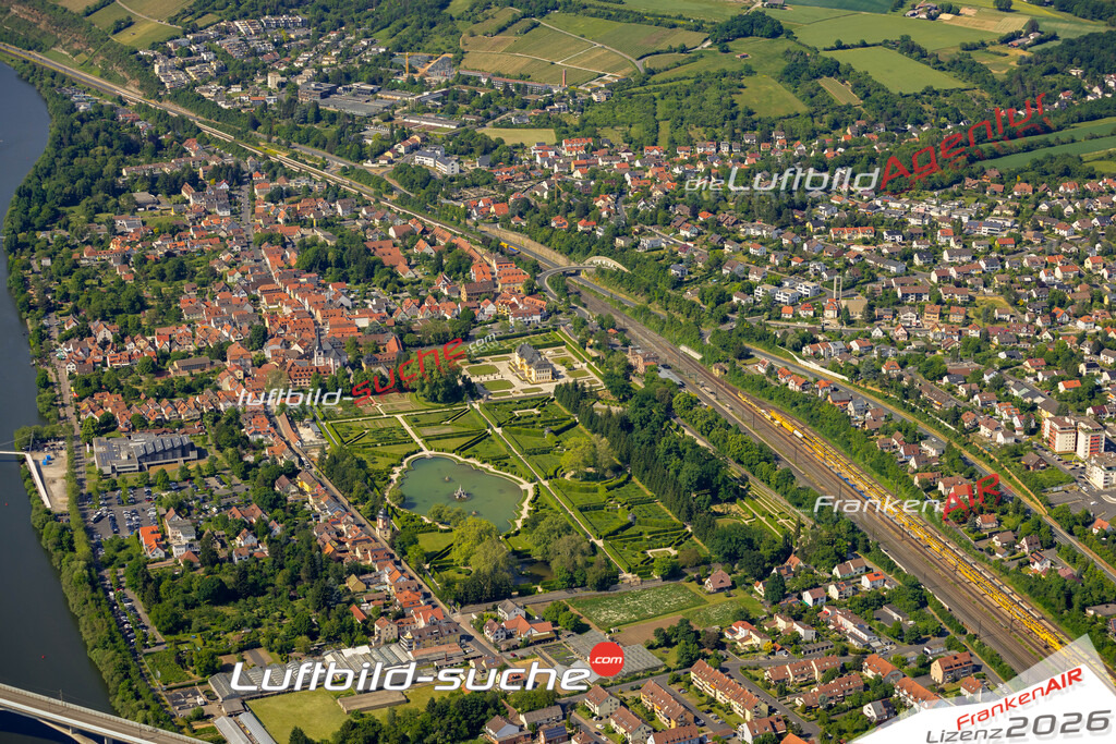 Das Luftbild zeigt  Veitshöchheim - Die Luftaufnahme wurde 2023 vom UL-Flugzeug aus erstellt ( keine Drohne ) - Hochauflösende Luftaufnahme - Für grossformatige Ausdrucke geeignet. Die Geschenkidee !Mit Lizenz und Bildrechte bestellbar