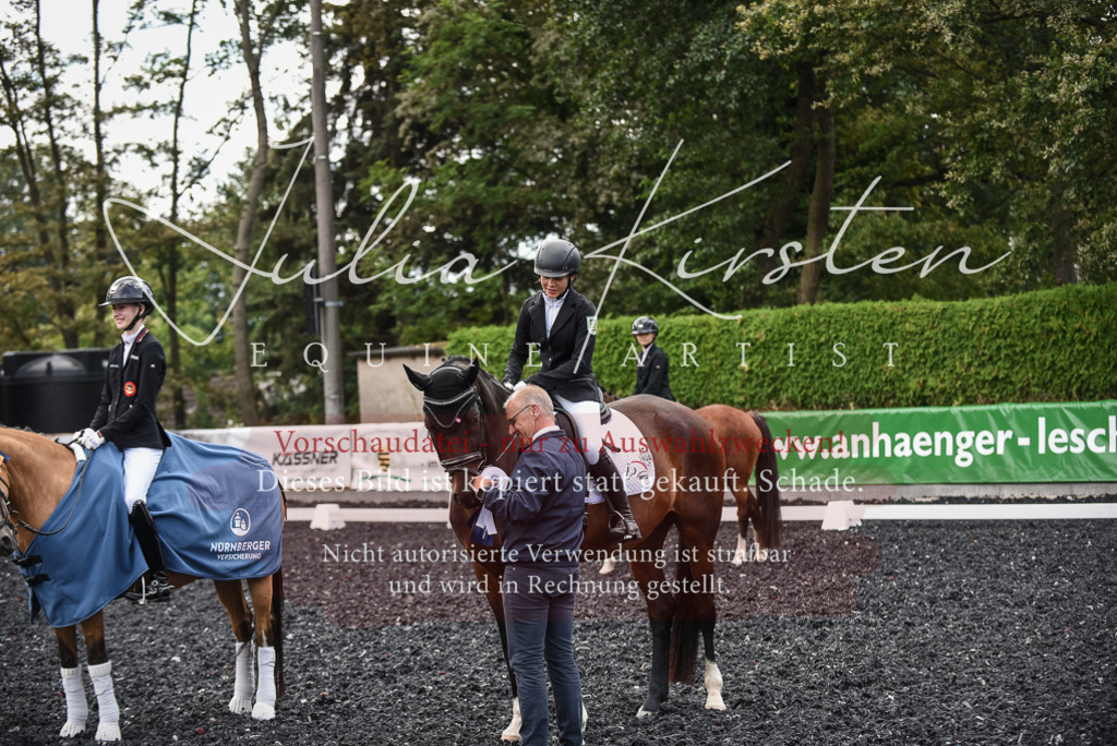 DSC_4724 | Pferde- und Turnierfotografie in Westsachsen. Pferdeportraits, Auftragszeichnungen und intuitive Kunst.