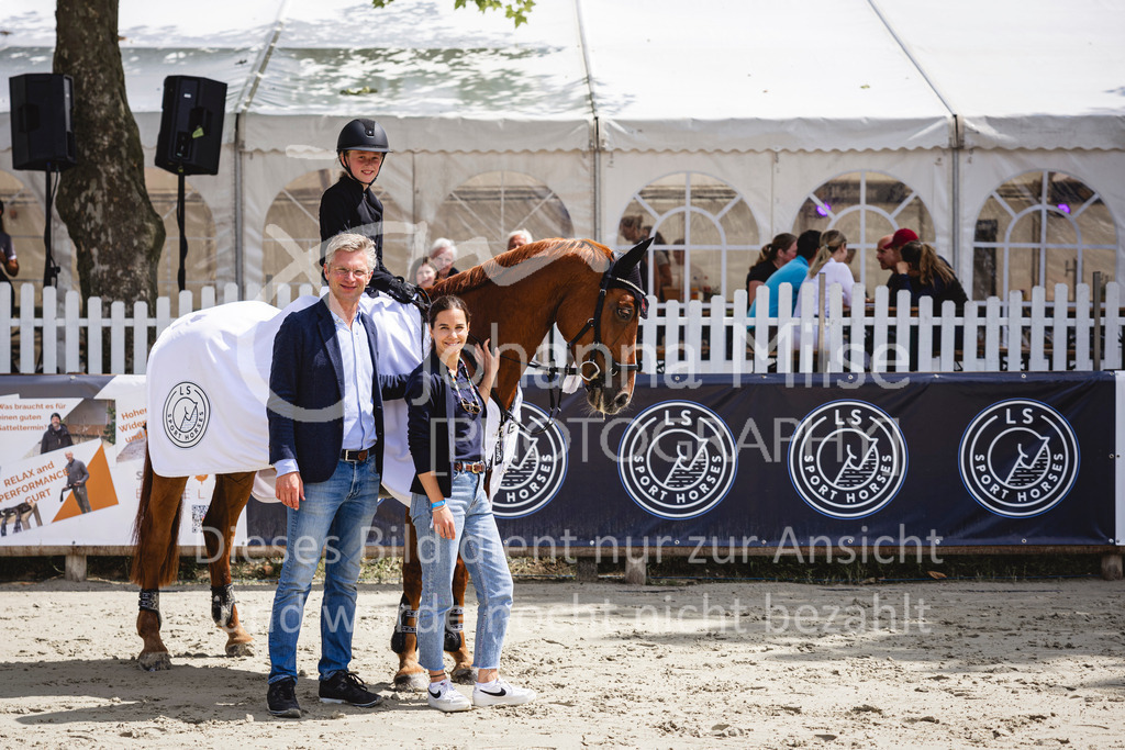 240711_BHO_Friendship-392 | Deine schönsten Turniermomente als professionelle Fotos! Entdecke hochwertige Pferdesport-Fotografie im Online-Shop. Jetzt Fotos finden & bestellen!