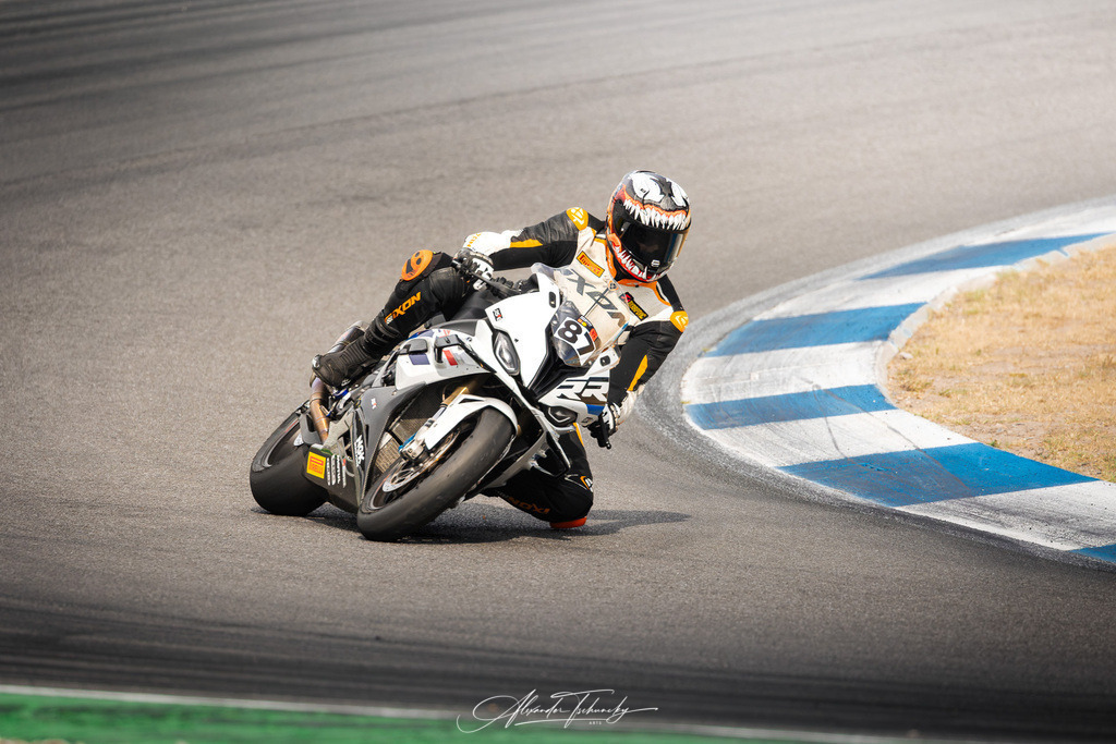 Ducati Trackday Hockenheimring 2026 | Entdecken Sie die faszinierende Welt von Alexander Tschuncky Arts: Kreative Fotografie, atemberaubende Automobilkunst und hochwertiger Bilderdruck. Lassen Sie sich inspirieren! - Realisiert mit Pictrs.com