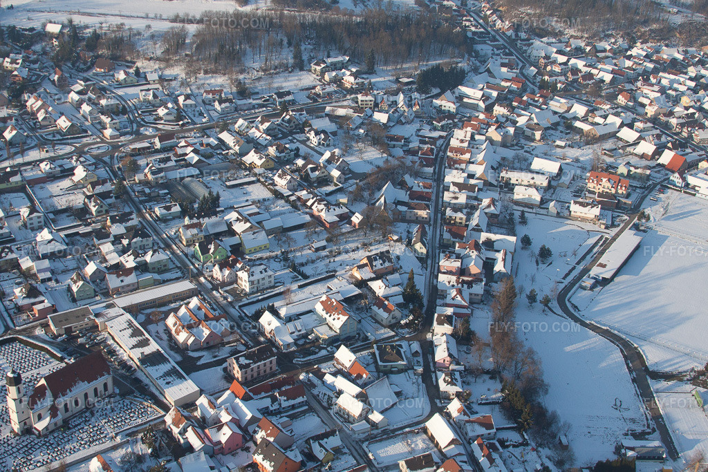Aerial view: View of the town in Mothern in the state Bas-Rhin, France.Photo: IMG_36605.jpg taken on 01/05/2011 by Werner Riehm/FLY-FOTO.comResolution of the original: 4752 x 3168 px