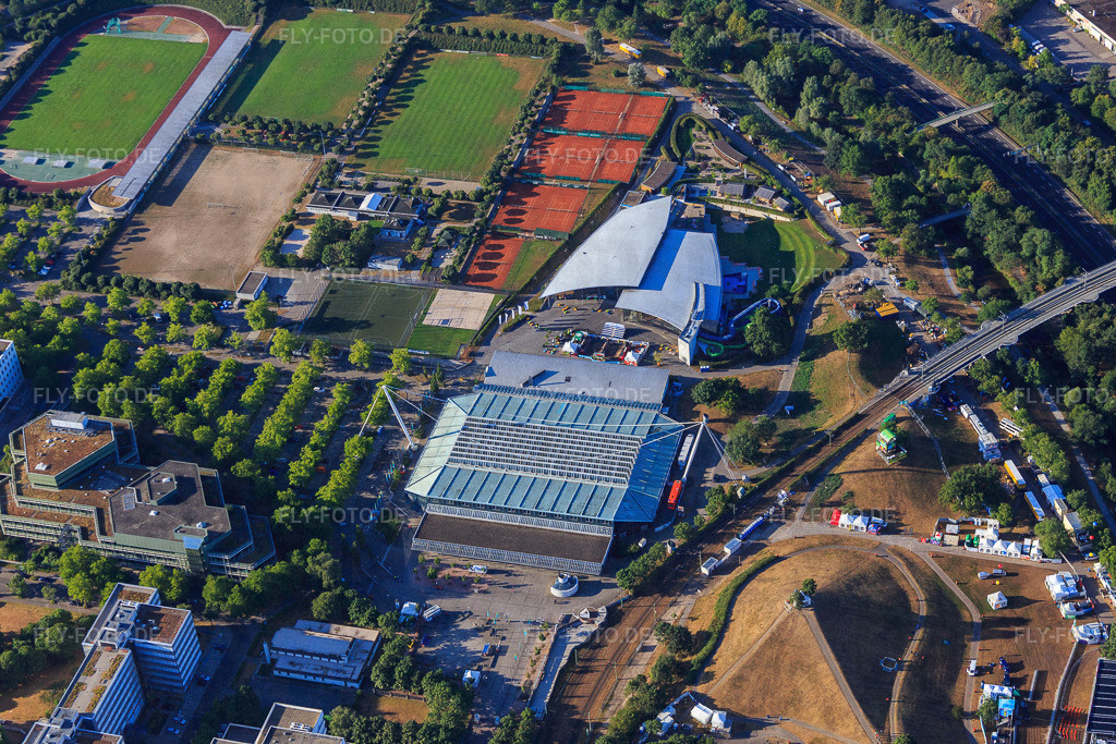 Europahalle. EuropaSpa,  Mount Klotz https://www.ka-europabad.de/spa.html | Luftbild: Europahalle. EuropaSpa,  Mount Klotz https://www.ka-europabad.de/spa.html im Ortsteil Südweststadt in Karlsruhe im Bundesland Baden-Württemberg in Deutschland. Foto: IMG_083887.jpg vom 26.07.2015 durch Werner Riehm/FLY-FOTO.de - Realisiert mit Pictrs.com