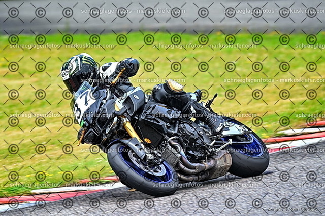 25bt02-0318 | markuskiefer.com - Realisiert mit Pictrs.com