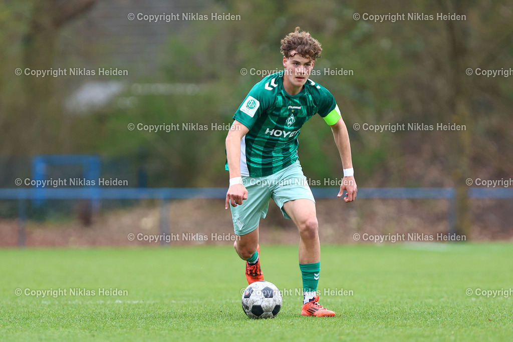 NH_FCStPauliU17_SVWerderBremenU17_U17DFBNachwuchsliga_09042025 | #5 Mika Strüder (SV Werder Bremen U17)Fußball I Junioren I U17 DFB-Nachwuchsliga I Saison 2024-2025 I Hauptrunde Liga B, Gruppe A, 8. Spieltag I FC St. Pauli U17 - SV Werder Bremen U17 I 09.04.2025 I Sportplatz Königskinderweg